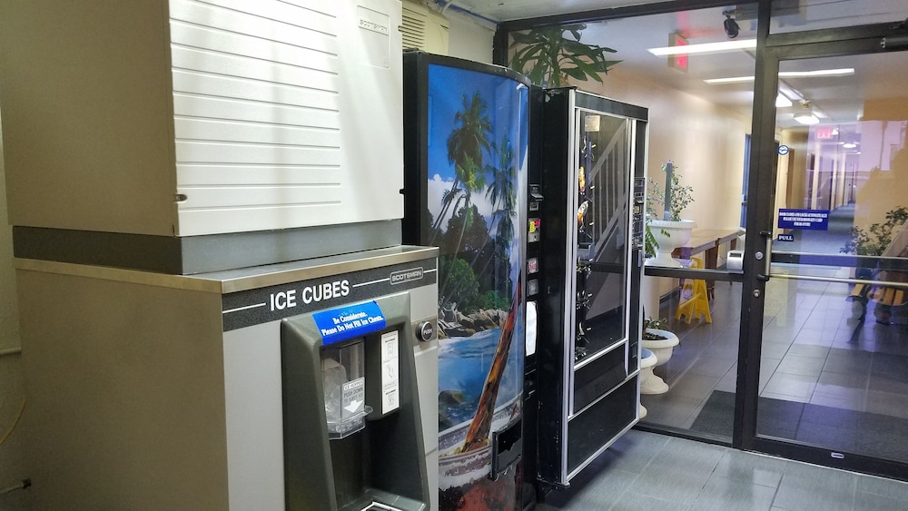 Americas Best Value Inn Lincoln Airport 27/32