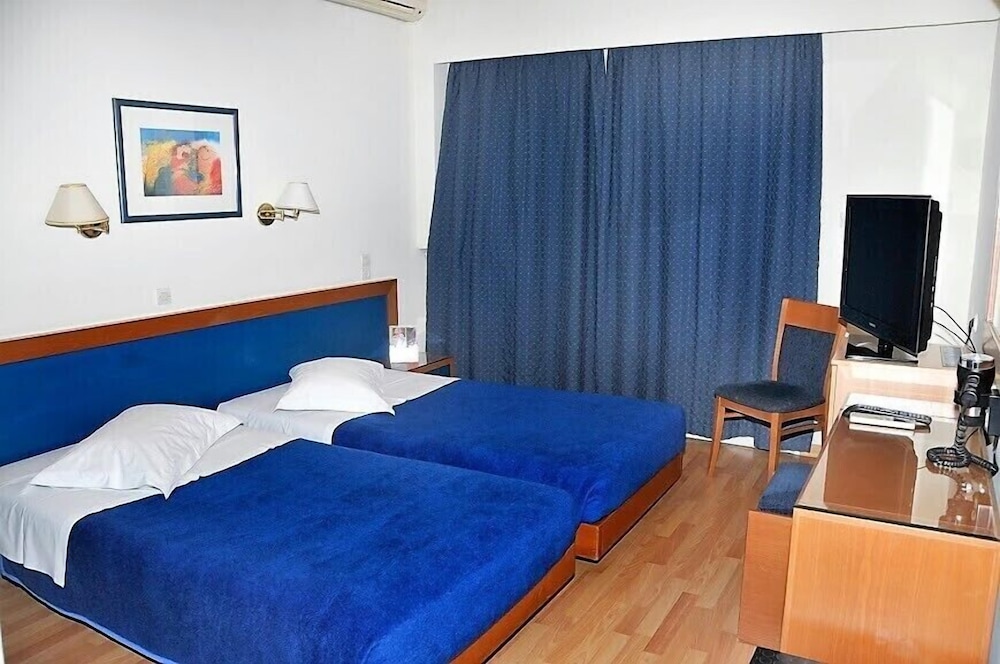 Elena 13/35