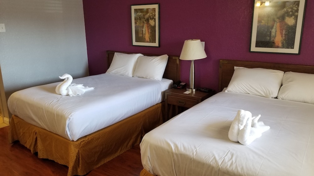 Santa Fe Inn Pueblo 12/31