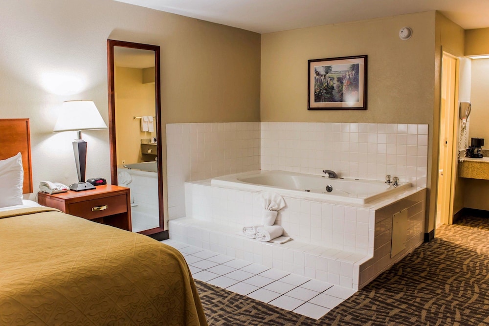 Quality Inn Kinston Hwy 70 11/33