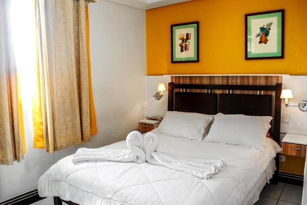 ROOM, DOUBLE BED