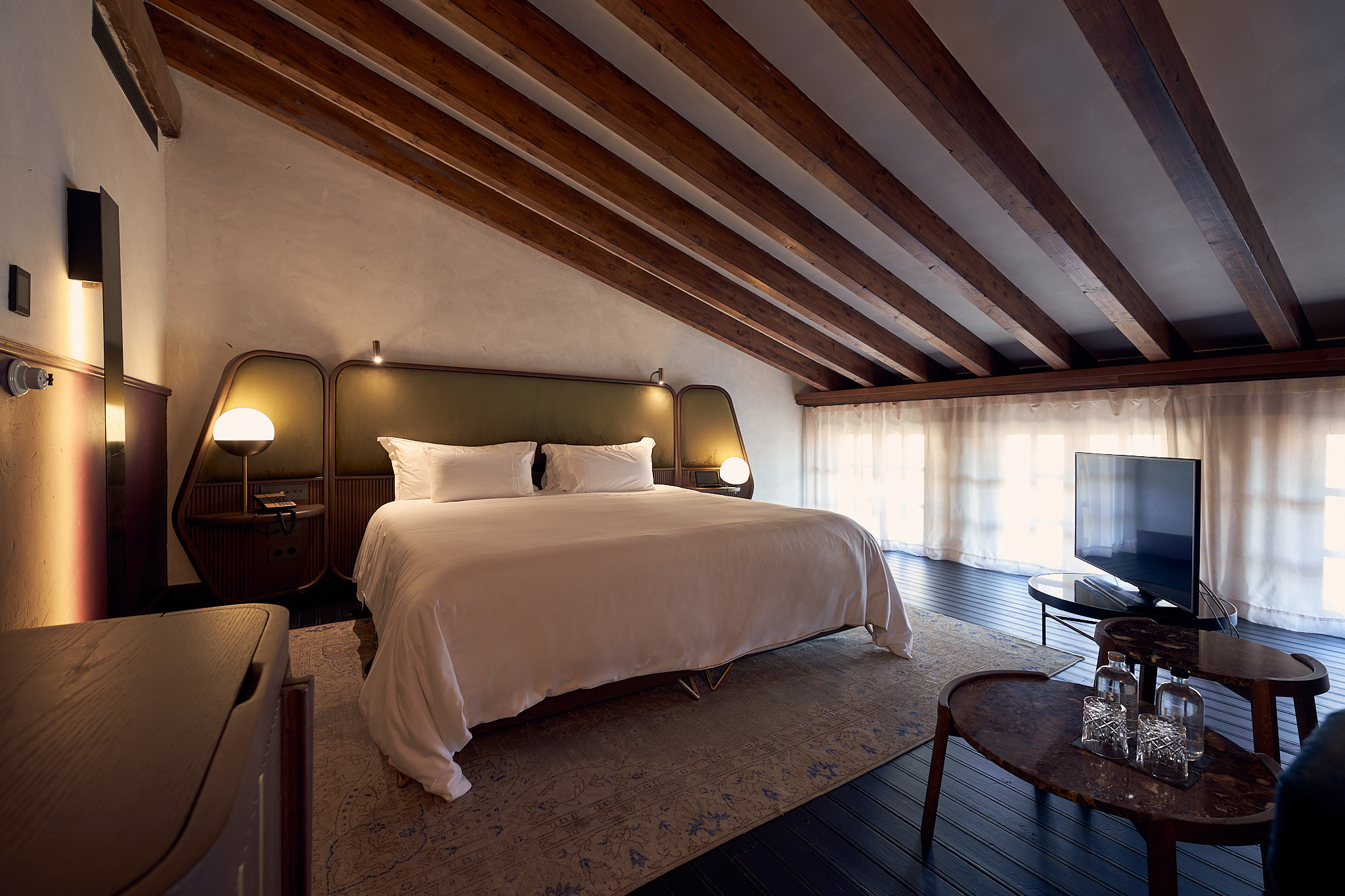 DELUXE, SUITE