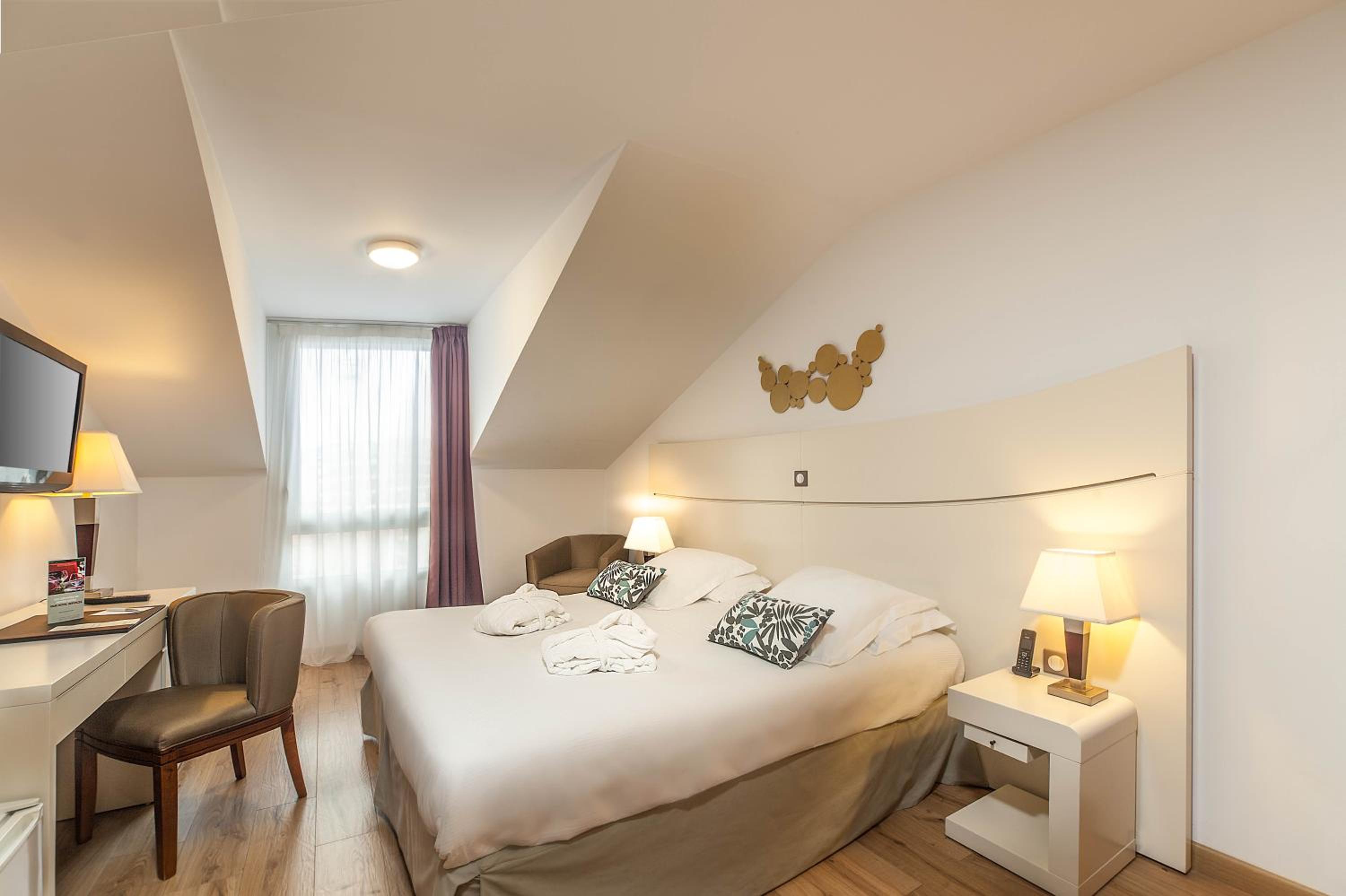 Classic, Double or Twin Bed