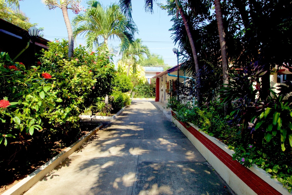 Sichang Shine Khao Resort 48/54