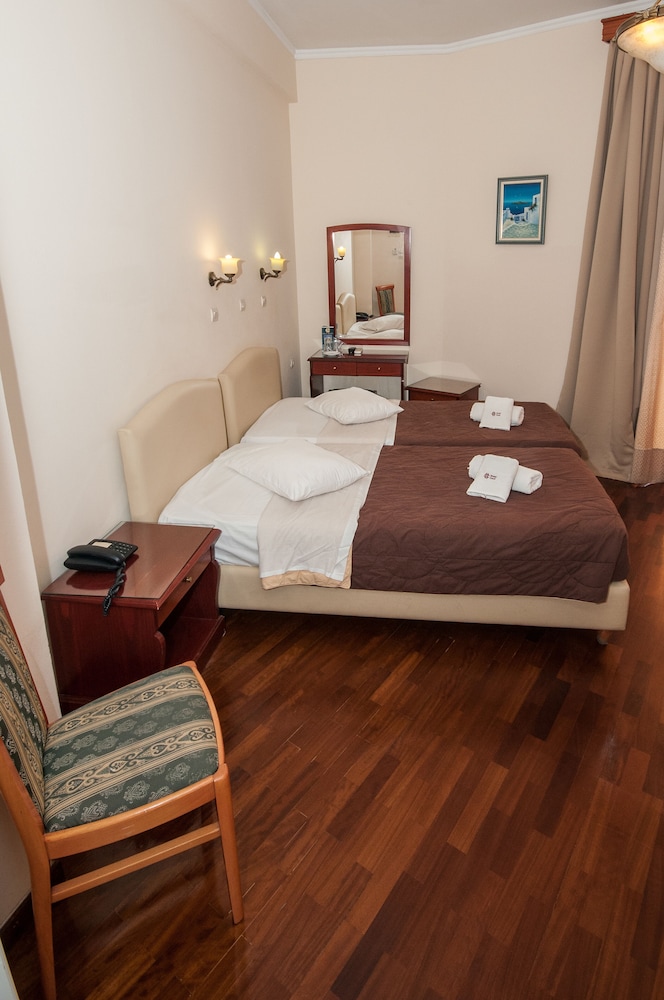 Cecil Hotel 28/70