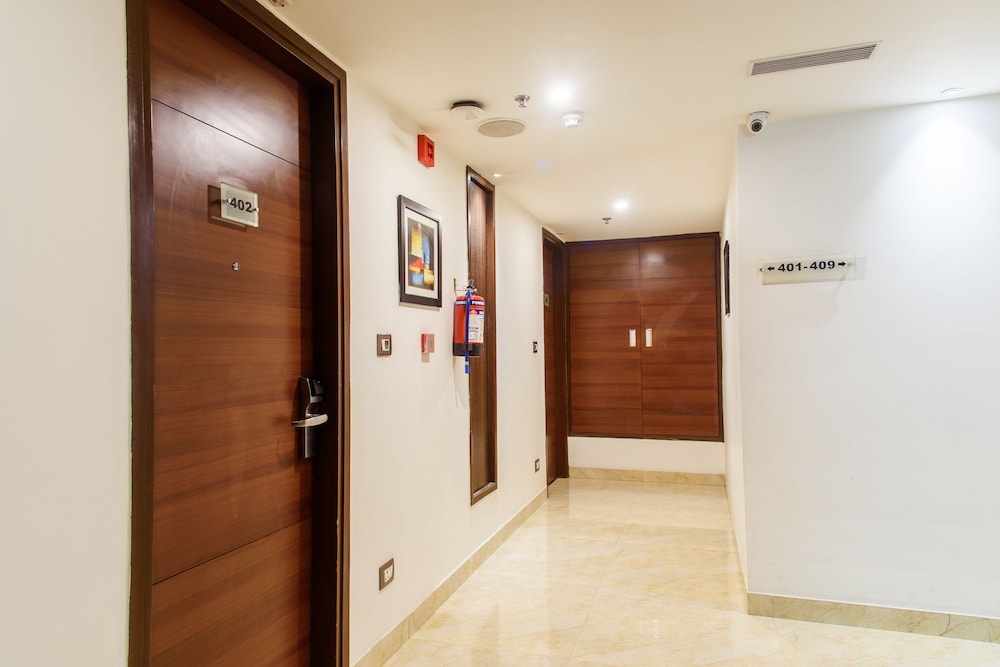 Ascent Biz Hotel 7/44