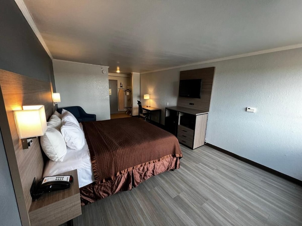Super 8 by Wyndham Fort Worth Entertainment District 27/49