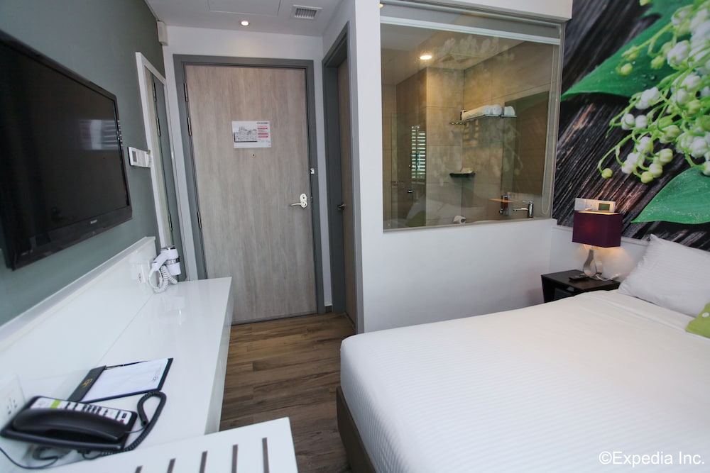 J8 Hotel 22/65