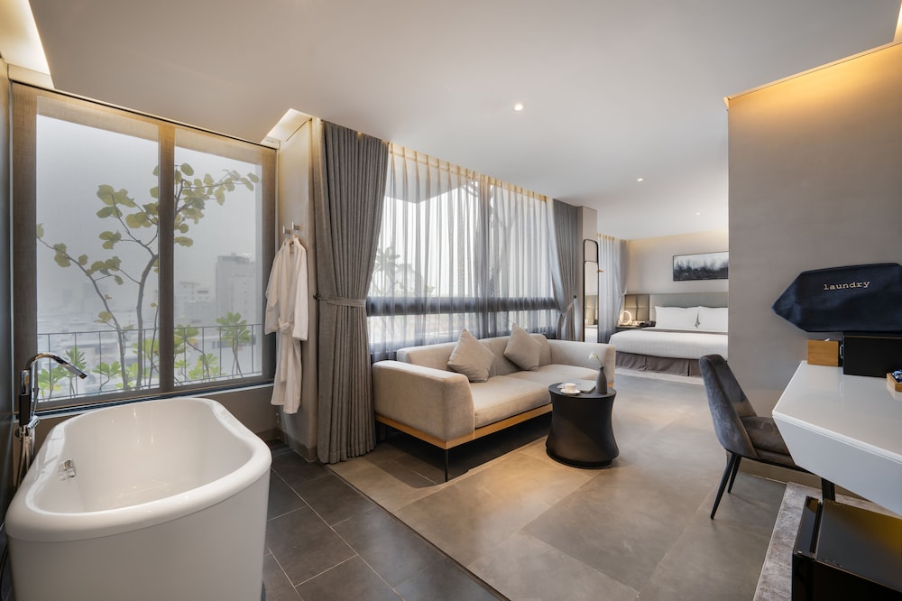 Legend Boutique Hotel 69/69