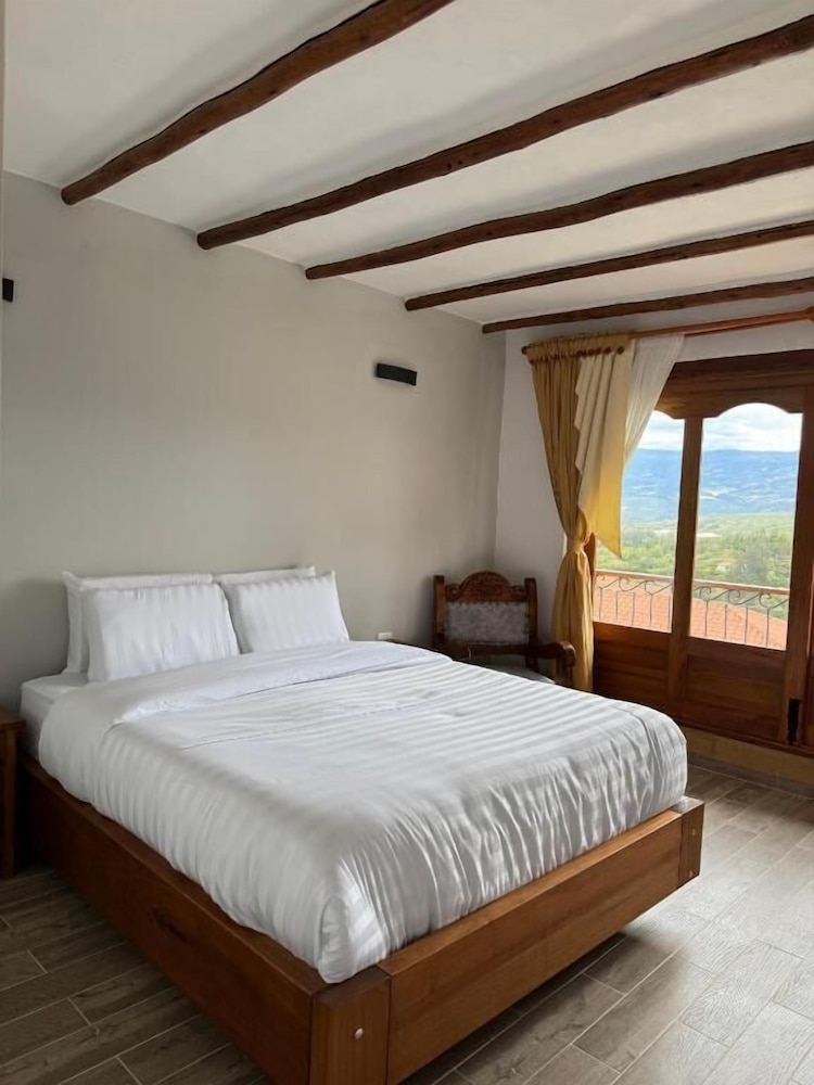 Standard, Queen Bed