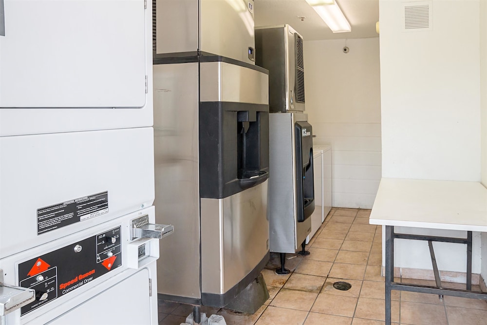Motel6 Grand Prairie, TX - Near Six Flags Drive 25/44