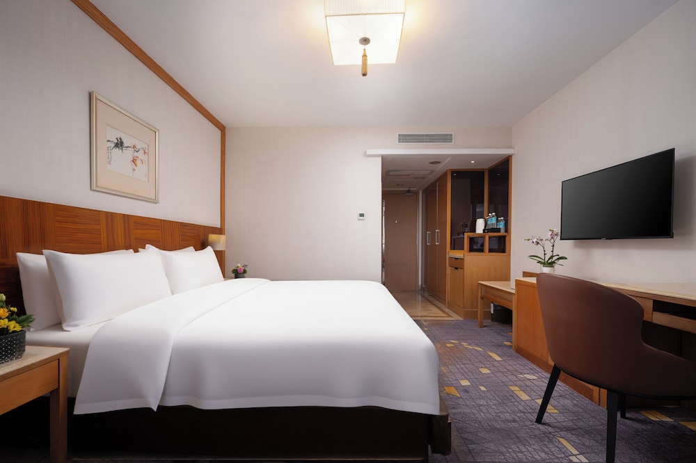 STANDARD, QUEEN BED