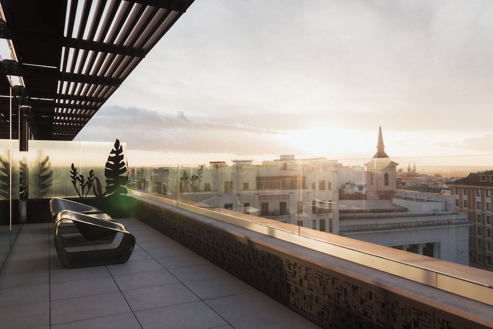 Hyatt Thompson Madrid 5/50