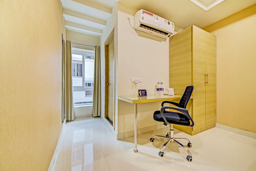 Oyo 14745 Veeraj Suites 40/50