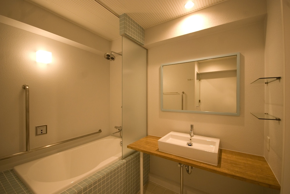 Shinjuku City Hotel N U T S 36/66
