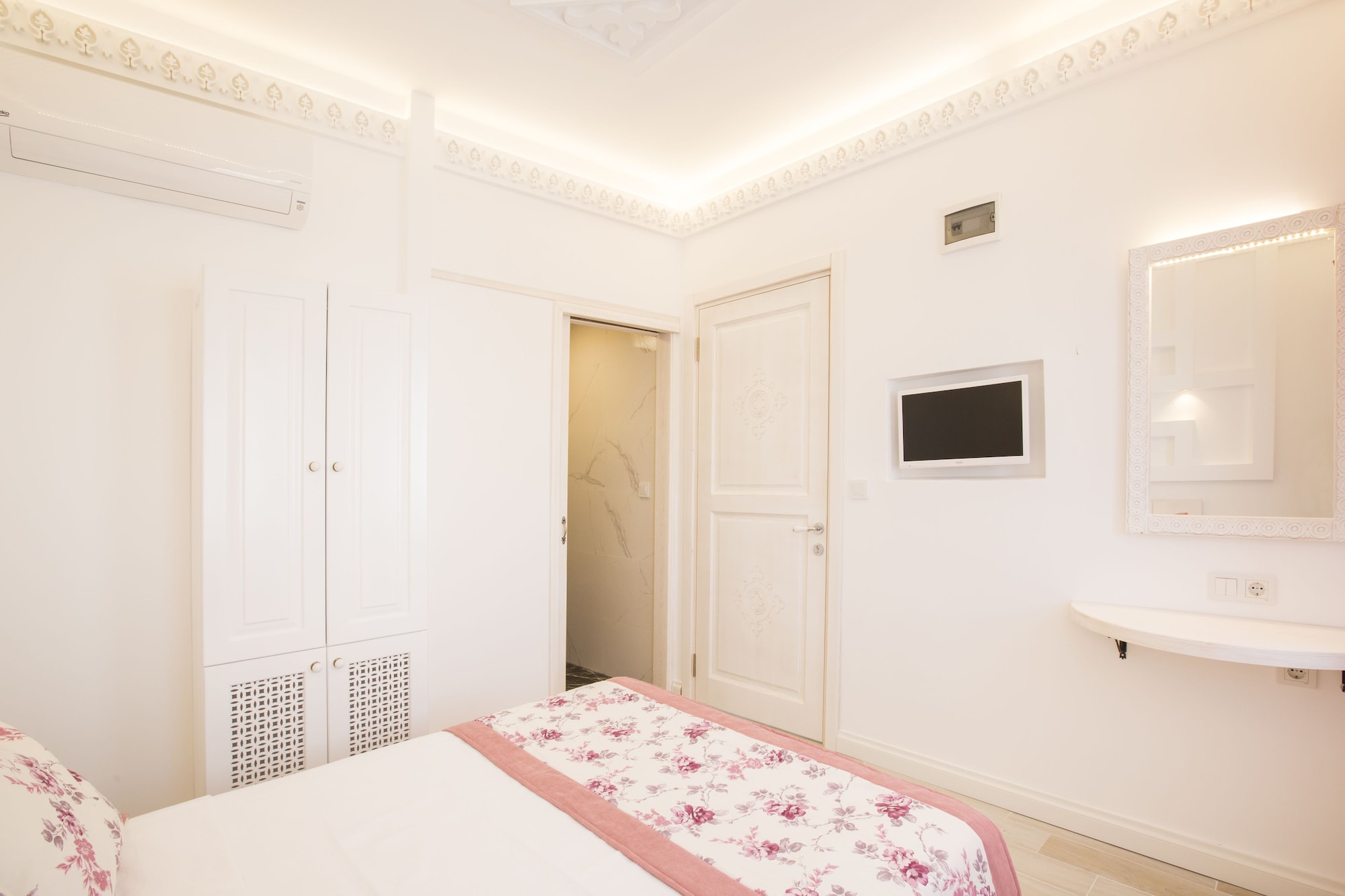 غرفة قياسية بسرير مزدوج، Aksoy Butik Otel 5/6