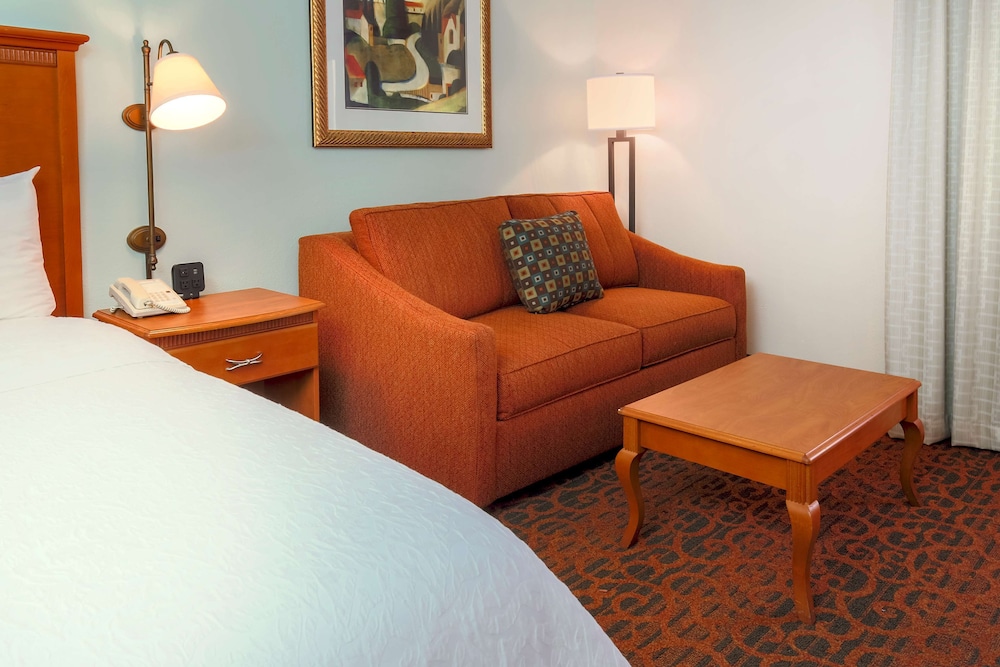 Hampton Inn Laredo 24/45