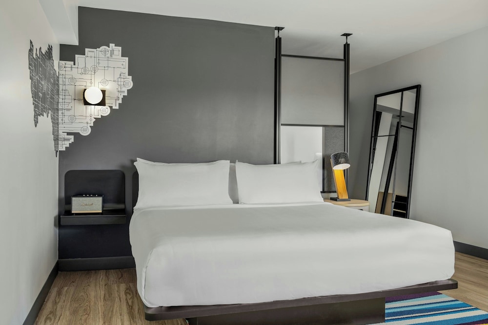Aloft Chicago Schaumburg 8/32