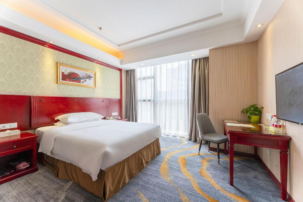 Vienna Hotel (Chongqing Changshengqiao Metro Station) 16/53