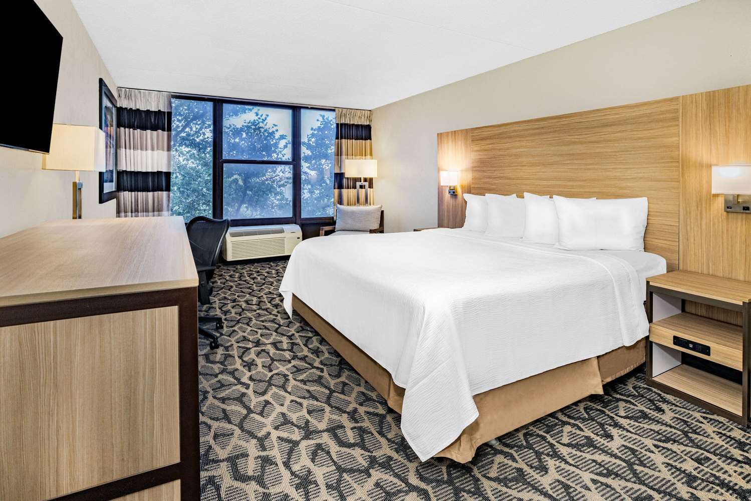 Ramada By Wyndham West Atlantic City 9/35