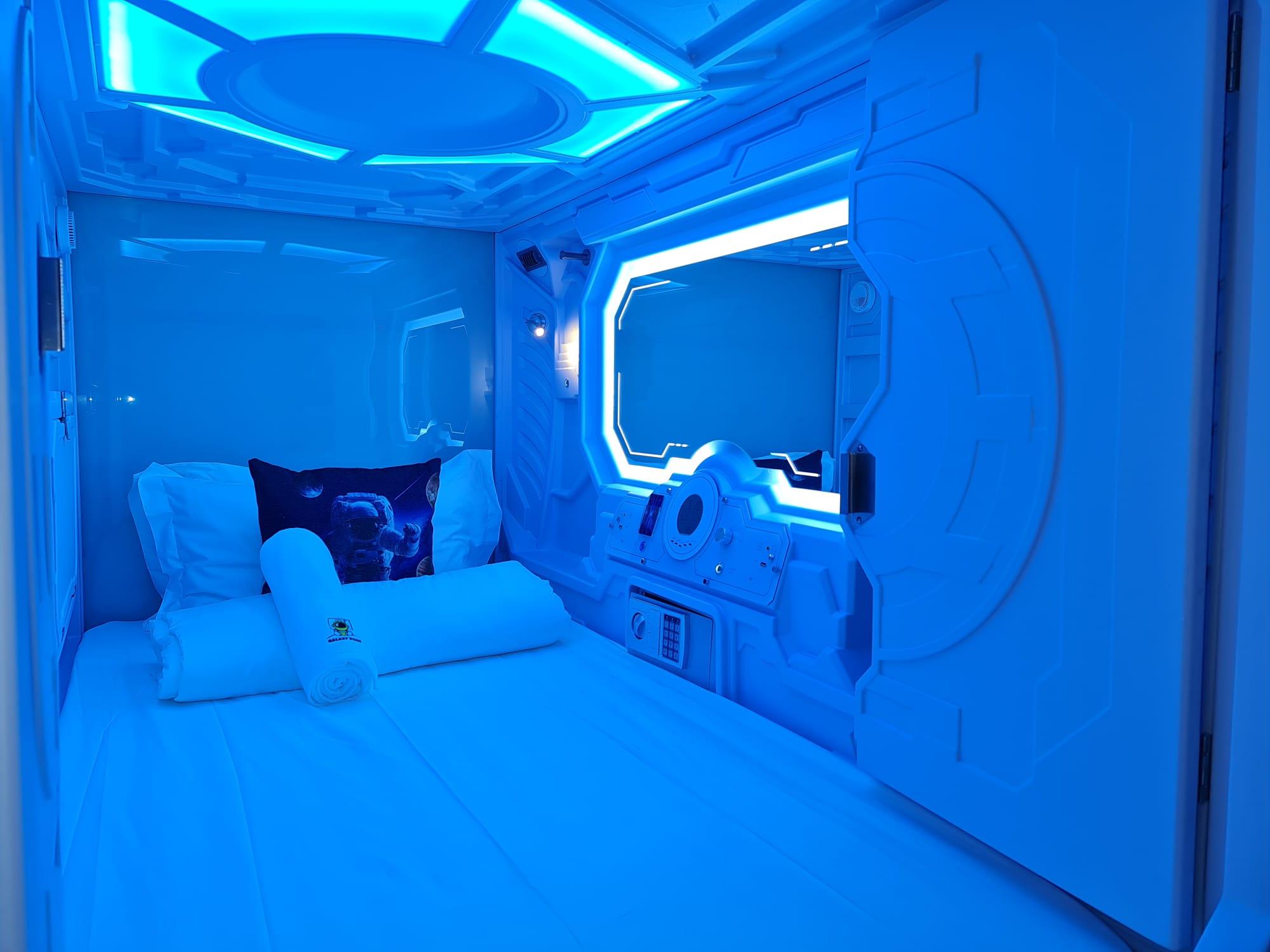 Capsule, Mixed Dorm, Single