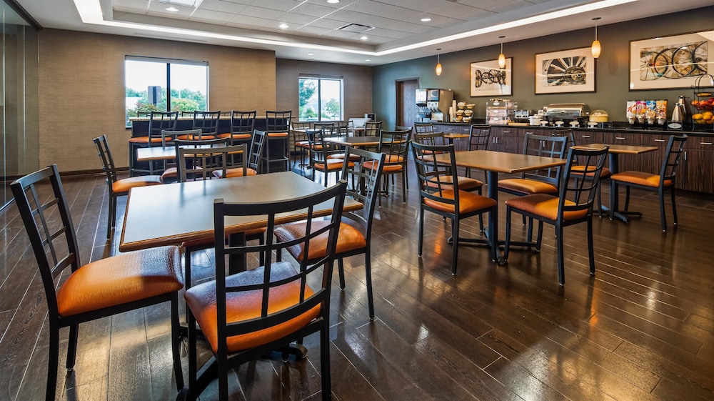 Best Western Plus Olathe Hotel 28/34