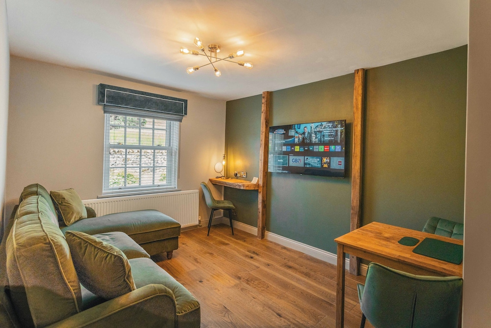 The Green Dragon Inn at Hardraw 29/50