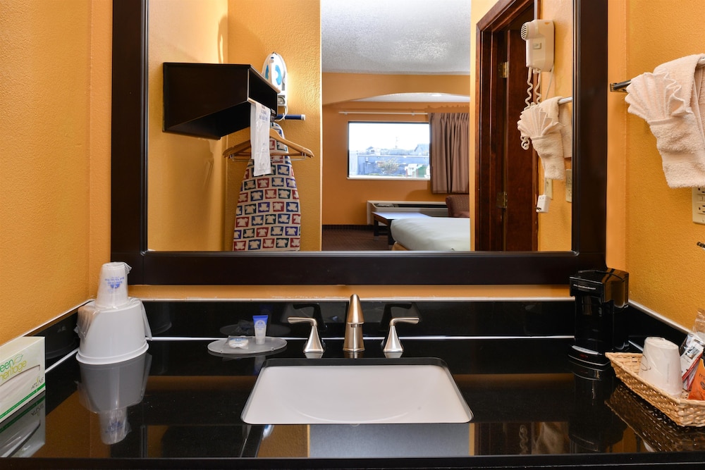 Days Inn & Suites by Wyndham Byram 21/24