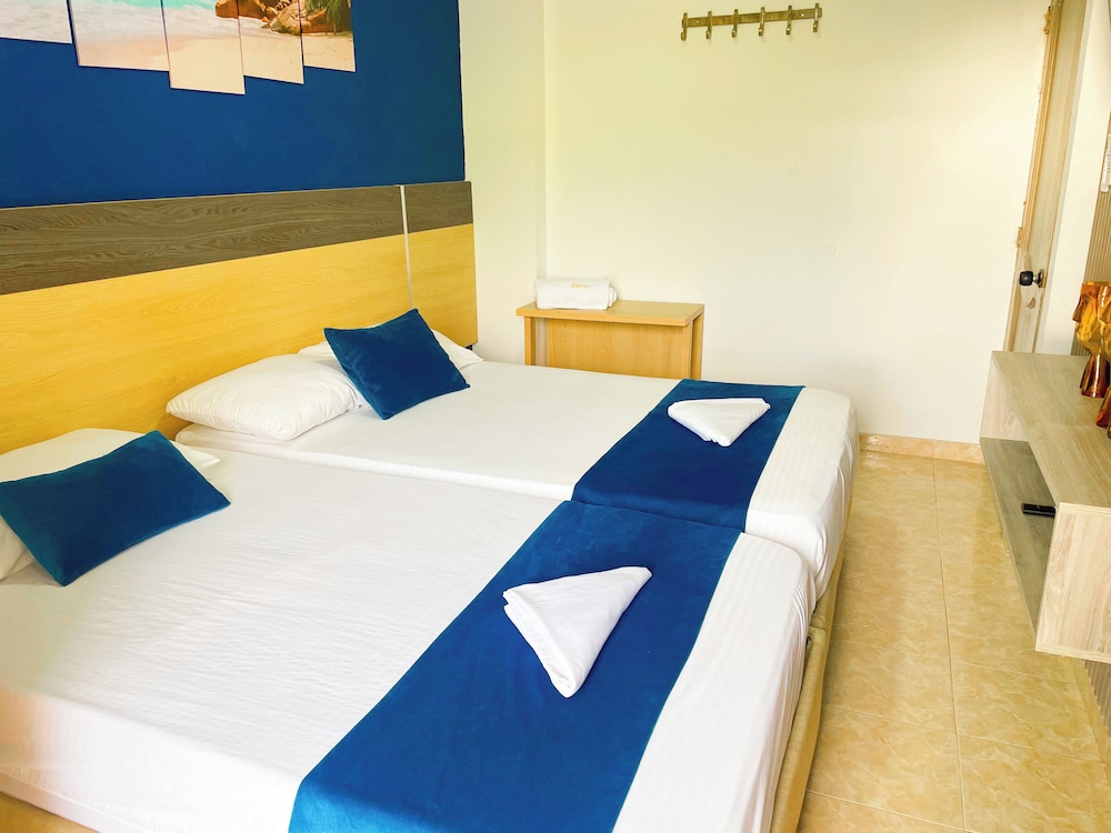 ROOM, TRIPLE