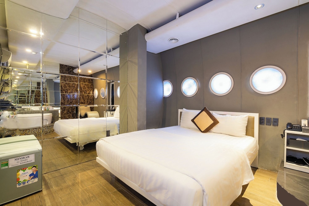 Collection O District 10 - Bonita Grand Hotel 12/50