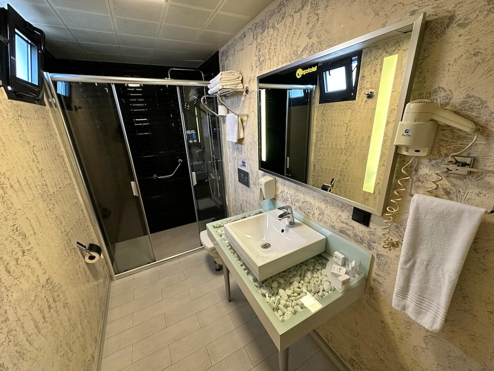 TEMPO FAIR SUITES 65/65