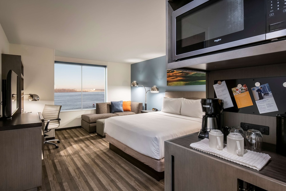 Hyatt House East Moline/Quad Cities 16/47