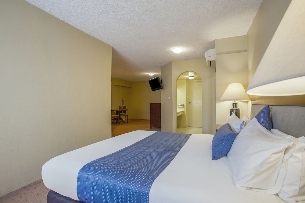 Central Court Motel 6/35