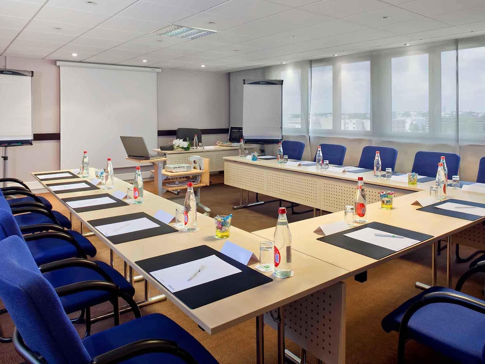 Mercure Paris Velizy 67/74