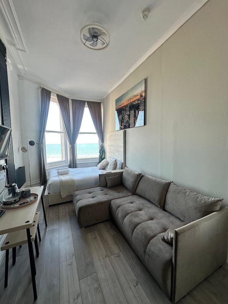 OYO Marine Parade Hotel Eastbourne Pier 42/60