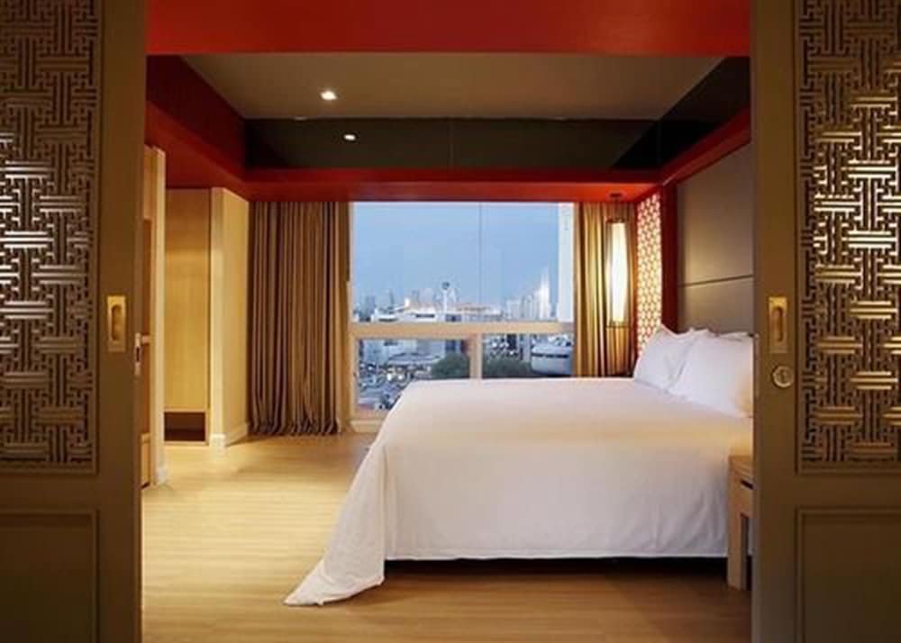 The Quarter Hualamphong by UHG 34/69