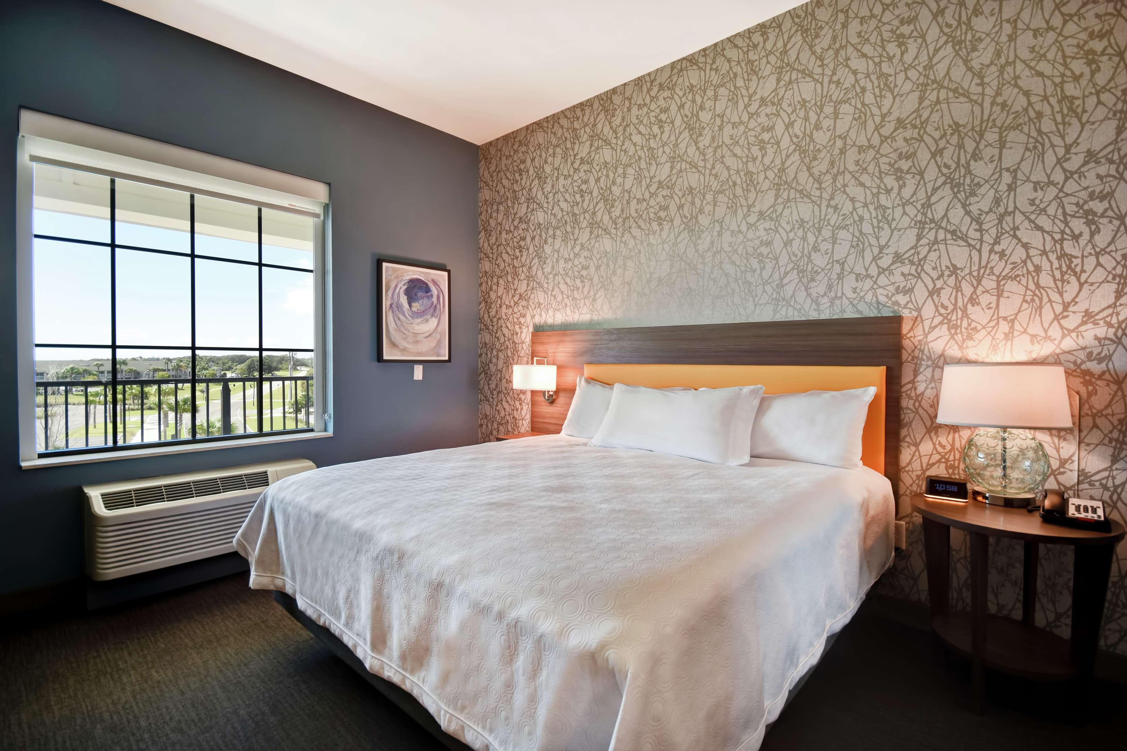 1 Bedroom, Suite, King Bed, Ocean View, Balcony