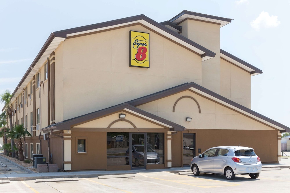 Super 8 by Wyndham Brunswick/St Simons Island Area 25/26