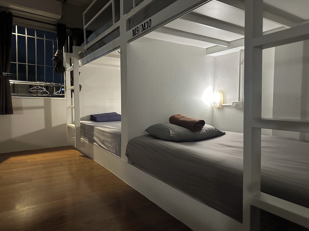 84 Gallery - Hostel 9/42