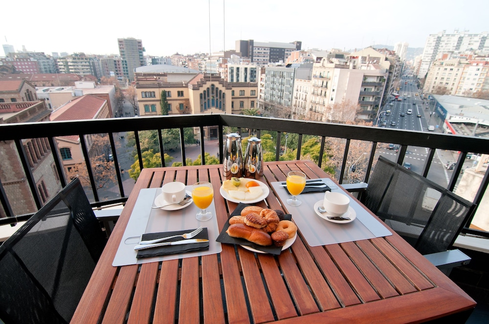 U232 Hotel 60/66