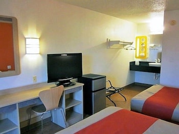 Motel6 Warren, MI - Detroit East 47/54