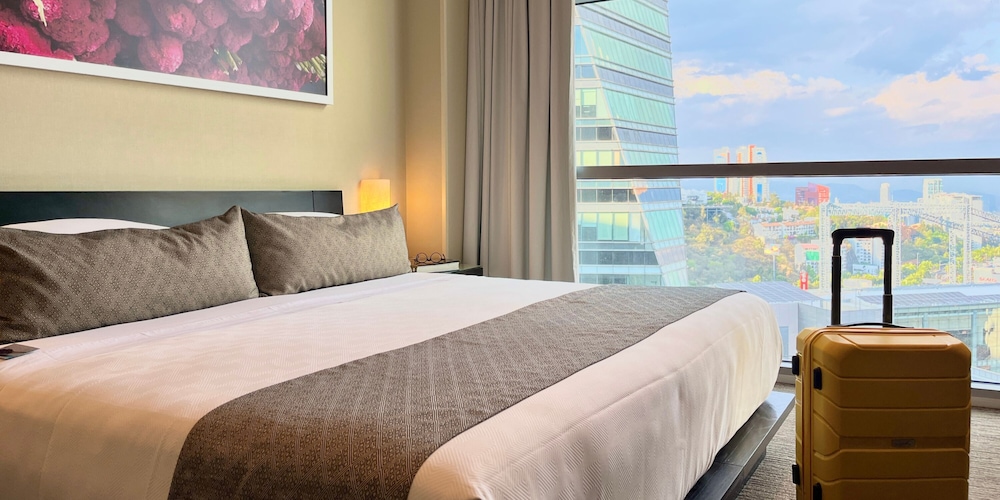 DELUXE, KING BED, CITY VIEW
