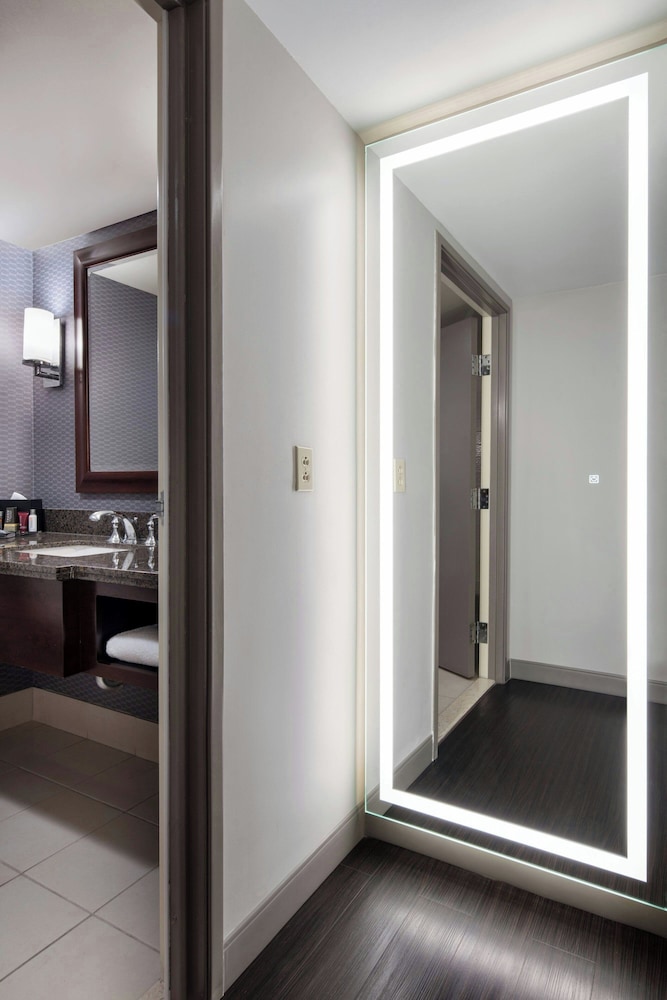 Executive, 2 Queen Beds, Visalia Marriott at the Convention Center 3/3