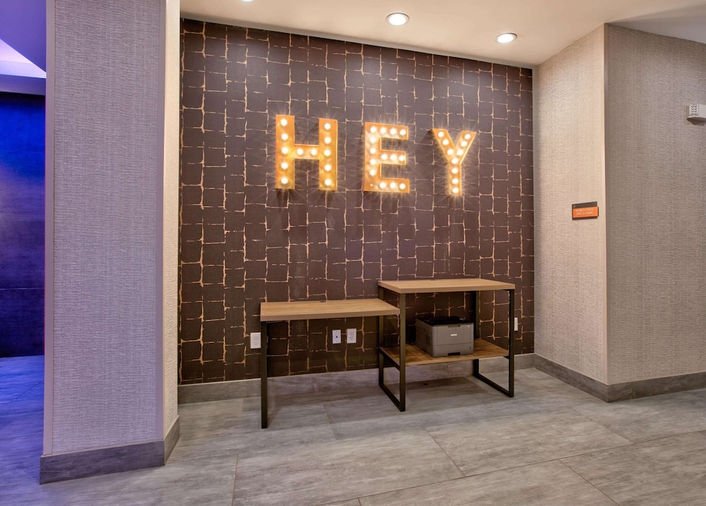 La Quinta Inn & Suites by Wyndham Dallas/Fairpark 11/40