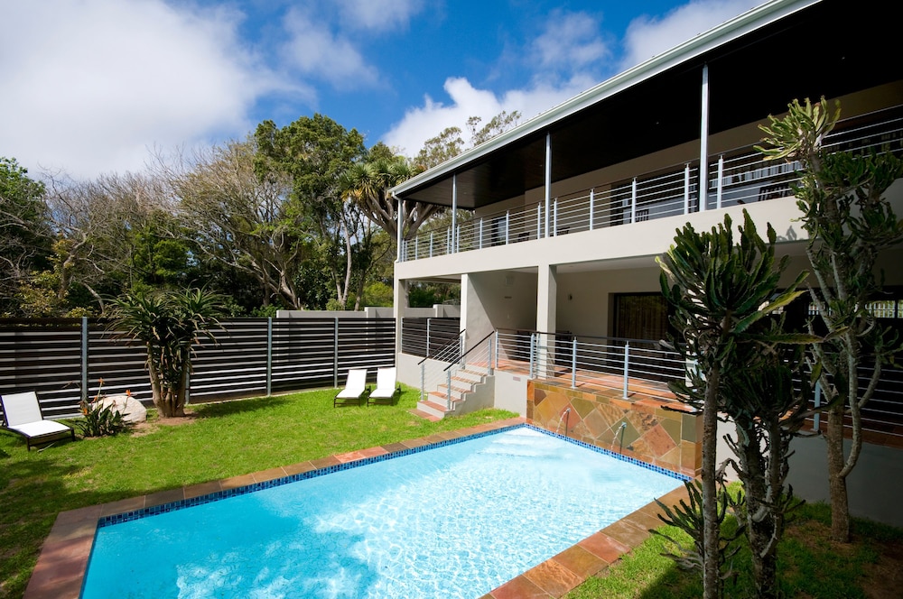 The Hub Boutique Hotel 33/38