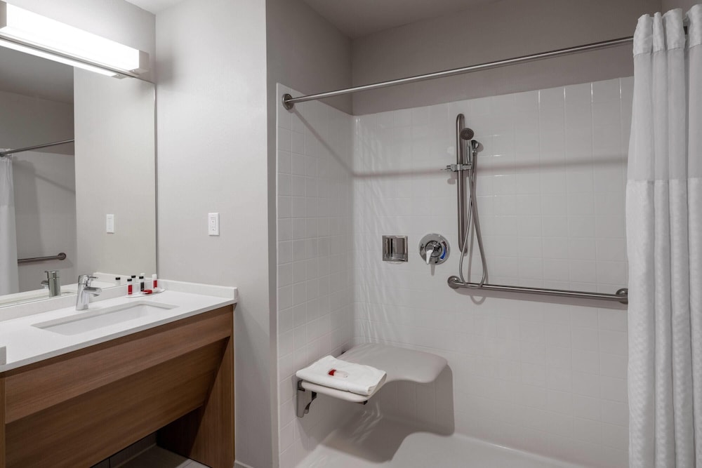 Microtel Inn and Suites by Wyndham Georgetown Lake 55/55