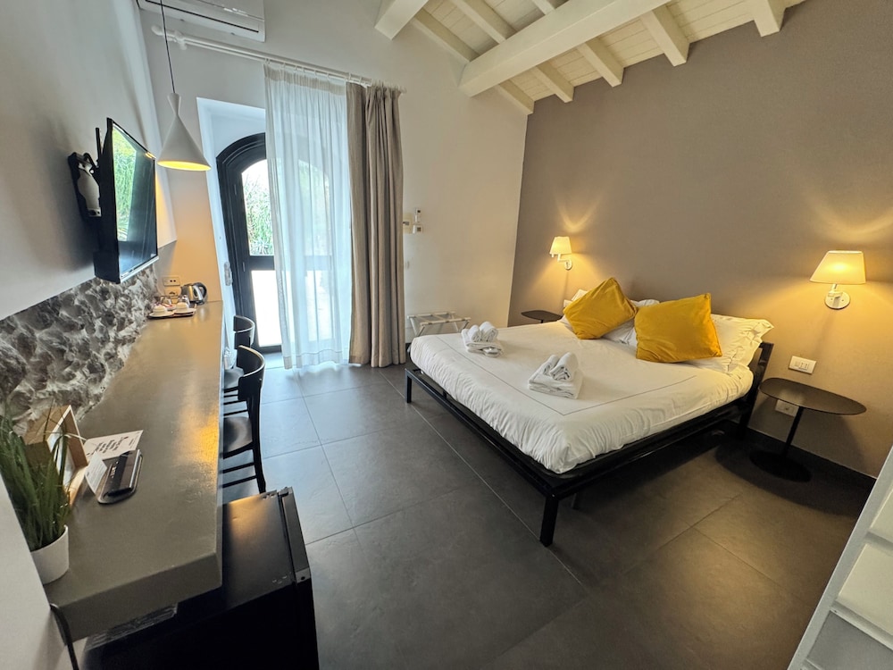 Tale Restaurant & Suite 22/75