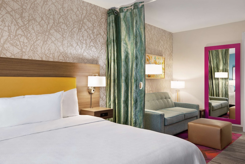 STUDIO, SUITE, KING BED