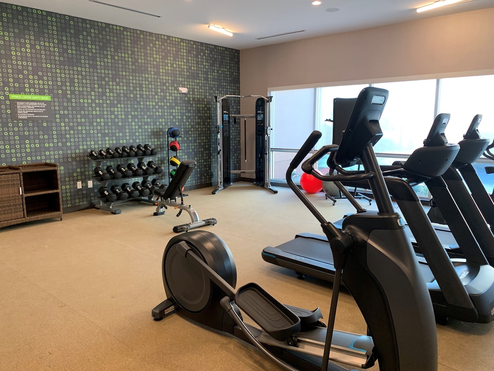 La Quinta Inn and Suites by Wyndham Galveston North at I-45 13/28