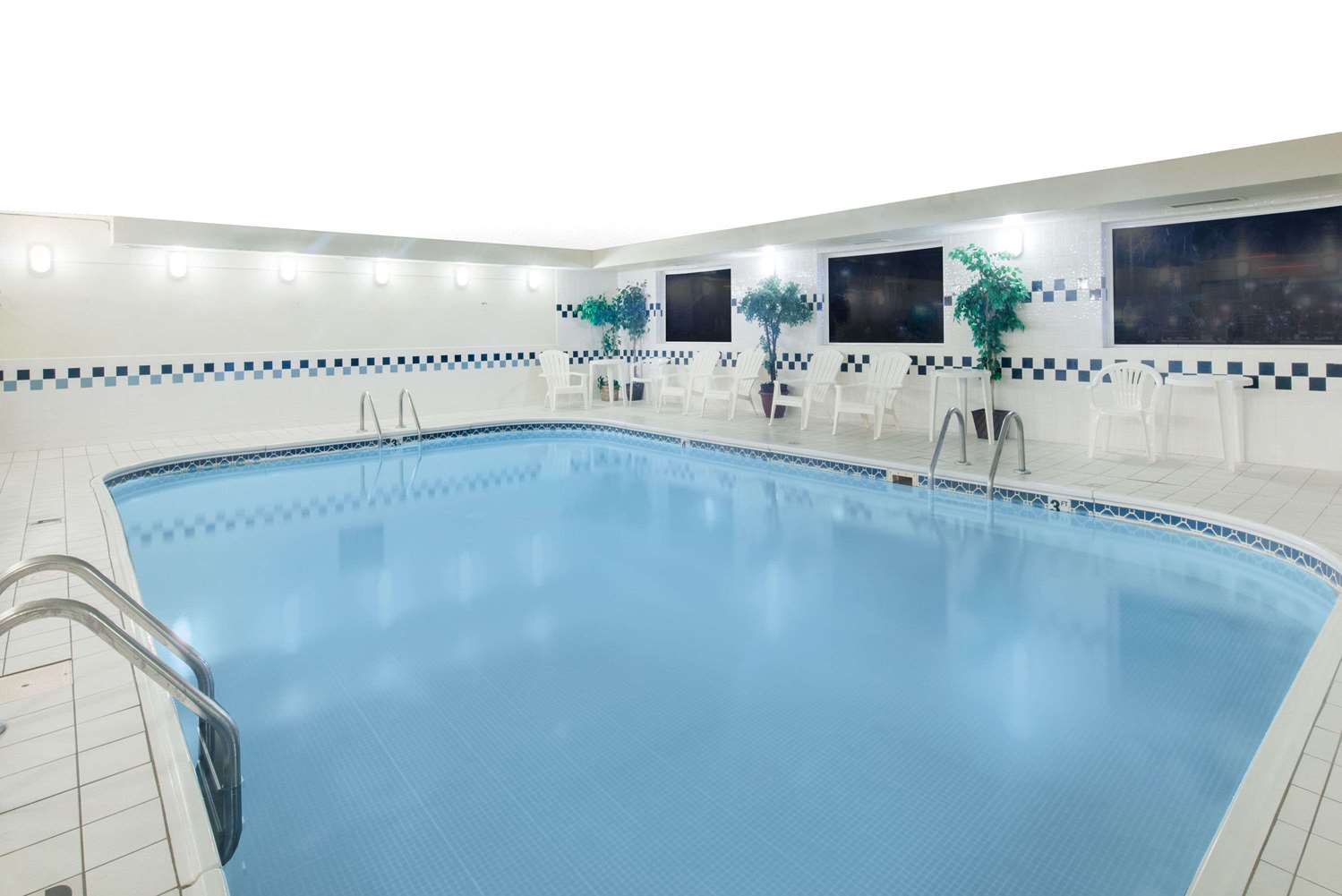 Days Inn & Suites by Wyndham Fargo 19th Ave/Airport Dome 17/26